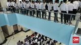 Benda yang tidak diperbolehkan untuk dibawa ke dalam ruangan tes berbasis komputer ini adalah gadget semacam alat penyadap dan ponsel, jam tangan, benda tajam, rokok, dan bahkan pulpen serta kertas. (CNNIndonesia/Adhi Wicaksono)