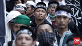 Selain di Jakarta, aksi serupa juga digelar di sejumlah wilayah. Tuntutan mereka sama agar oknum pembakar bendera diproses hukum. (CNNIndonesia/Safir Makki)