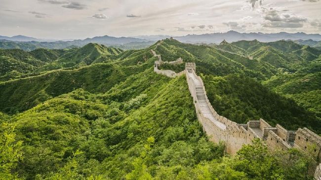 Turis Semakin Nekat Panjat Tembok Besar China