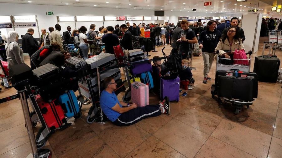 Akibat pemogokan tersebut bandara Brussels membatalkan 150 penerbangan pada hari Jumat.