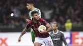 AC Milan hanya mampu membalas satu gol melalui Patrick Cutrone pada menit ke-83. Skor 2-1 untuk Real Betis bertahan hingga laga usai. (REUTERS/Daniele Mascolo)