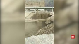 VIDEO: Banjir Bandang, Tamasya Siswa Yordania Berujung Maut