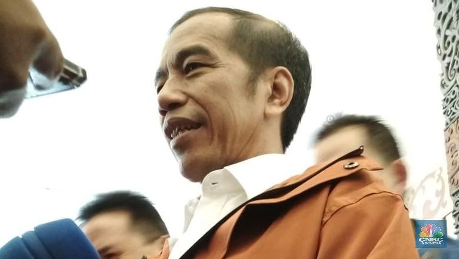 Presiden Joko Widodo (Jokowi) menemui peserta Kongres Indonesia Millenial Movement Tahun 2018 di Istana Kepresidenan Bogor, Jawa Barat, Senin (12/11/2018).
