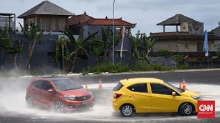 Komunitas Diajak Adu Ketangkasan Meliuk-liukan Brio di Aspal