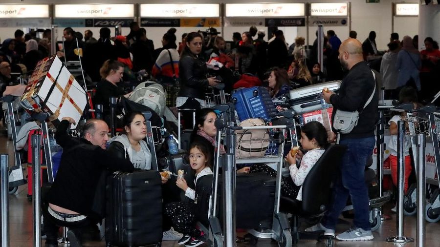 Akibat pemogokan tersebut bandara Brussels membatalkan 150 penerbangan pada hari Jumat.