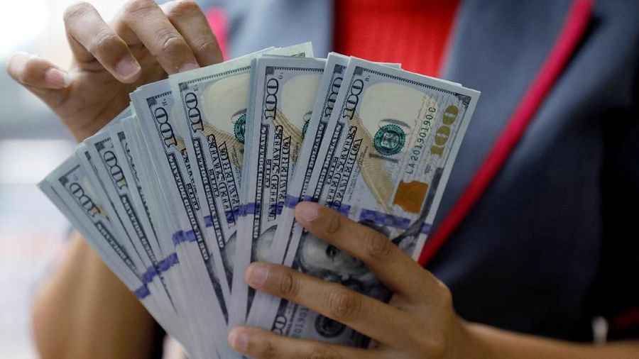 Pada Rabu (26/12/2018) pukul 10:00 WIB, US$ 1 dibanderol Rp 14.600. Rupiah melemah 0,34% dibandingkan posisi penutupan Jumat akhir pekan lalu.
