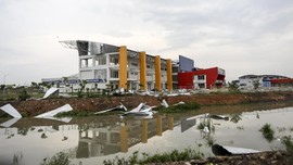 FOTO: Jakabaring Sport City Rusak Diterjang Puting Beliung