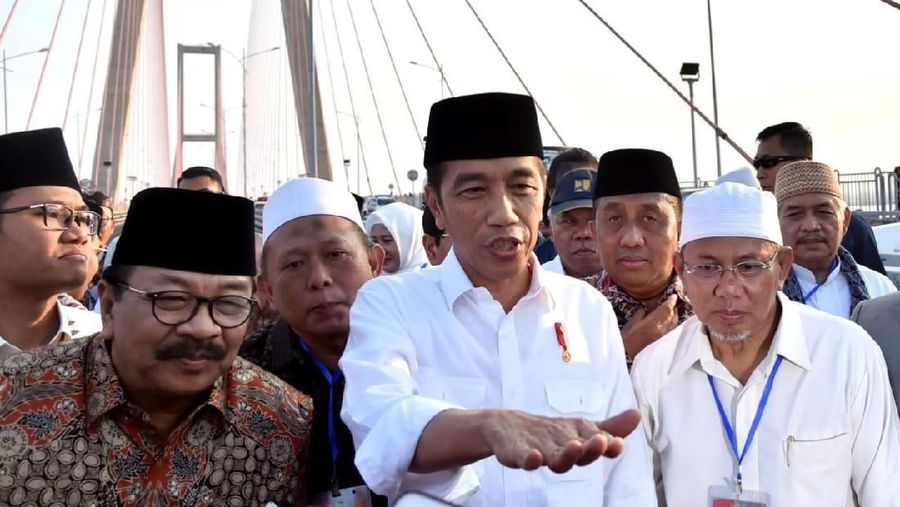 Presiden Joko Widodo secara resmi menggratiskan tarif tol Jembatan Nasional Suramadu yang menghubungkan Surabaya dan Madura mulai pada Sabtu (27/10/2018).