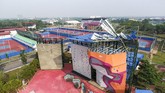 Kondisi atap arena panjat dinding Jakabaring Sport City (JSC) juga rusak akibat angin puting beliung. (ANTARA FOTO/Nova Wahyudi/wsj).