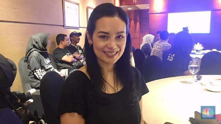 Kakak dari Marsha Timothy itu bercerita sedikit mengenai kendalanya bekerja di industri perfilman.
