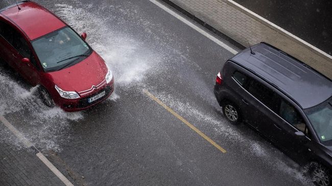Teknik Selamat Hadapi 'Aquaplaning' Saat Hujan