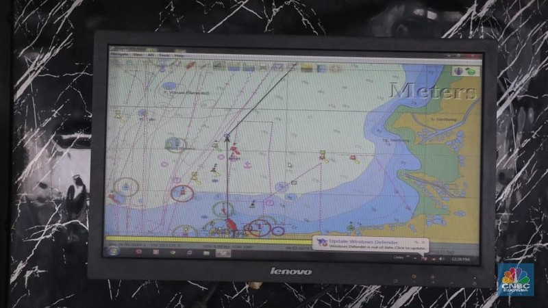 TNI Angkatan Laut turut menerjunkan personel dan armada dalam proses pencarian dan evakuasi pesawat Lion Air yang jatuh di perairan Karawang, Jawa Barat.