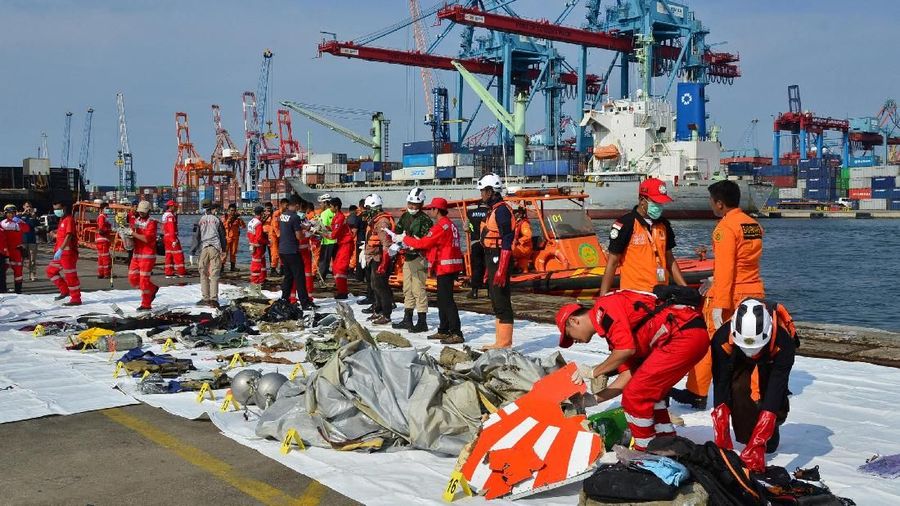 Basarnas membuka Posko Utama di Jakarta International Container Terminal (JICT) Tanjung Priok untuk mempermudah proses koordinasi dalam mengevakuasi para korban