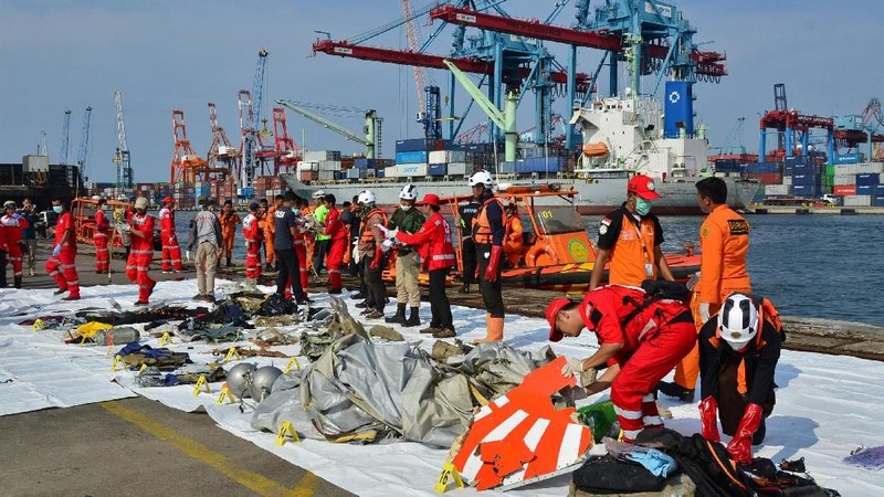 Basarnas membuka Posko Utama di Jakarta International Container Terminal (JICT) Tanjung Priok untuk mempermudah proses koordinasi dalam mengevakuasi para korban