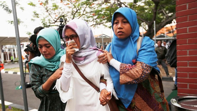 Berdasarkan data KNKT, pesawat memuat 189 orang. Perinciannya, 178 orang dewasa, satu anak, dua orang bayi, dua cabin crew, dan enam awak cabin crew.