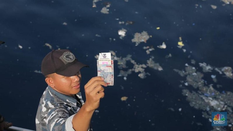 TNI Angkatan Laut turut menerjunkan personel dan armada dalam pencarian pesawat Lion Air JT-610.