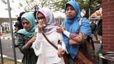 Pesawat jatuh di Tanjung Karawang, Jawa Barat setelah beberapa menit mengudara. Pesawat terbang dari Bandara Soetta menuju Bandara Depati Amir. (REUTERS/Willy Kurniawan)