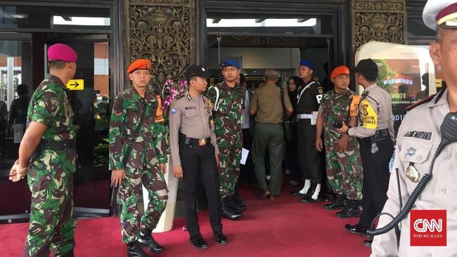 Keluarga Korban Datangi Soetta, Menanti Kehadiran Jokowi