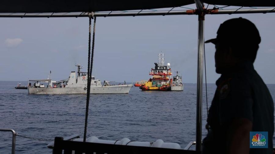 Pencarian dilakukan dengan upaya penyelaman dilakukan dengan TNI AL.