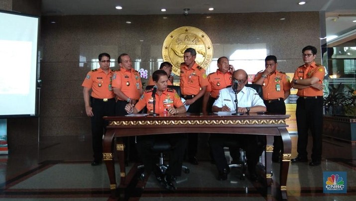 Boeing 737 Lion Air yang Hilang Kontak Baru Berumur 2 Bulan Ketua Komite Nasional Keselamatan Transportasi (KNKT) Soerjanto Tjahjono mengonfirmasi pesawat Lion Air JT-610 rute Jakarta-Pangkal Pinang hilang kontak.