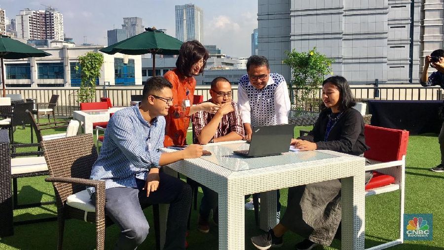 Mandiri mengubah konsep ruang kerja agar lebih milenial.