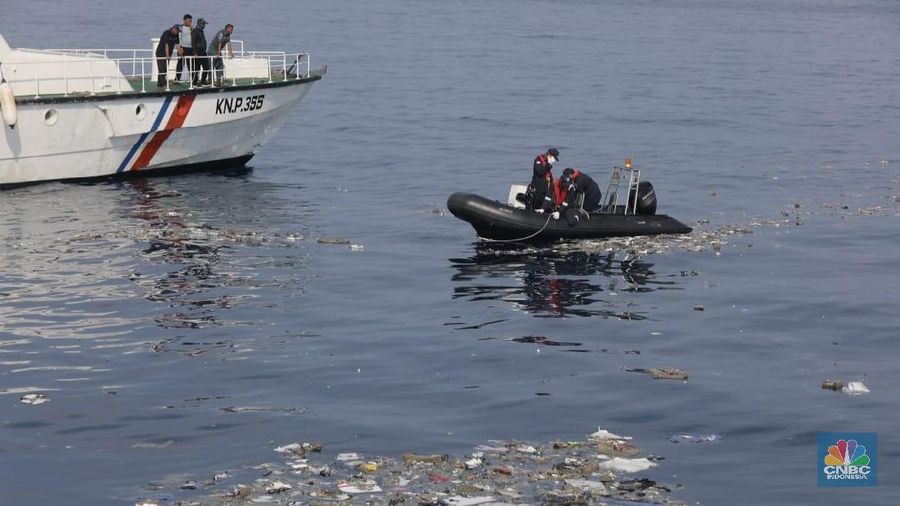Ketika Lion Air JT-610 jatuh, beacon Emmergency Local Transmitter (ELT) pada pesawat tidak terpancar atau memencarkan sinyal destress.