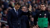 Satu hari setelah kekalahan memalukan dari Barcelona manajemen Real Madrid memutuskan untuk memecat Julen Lopetegui, atau 140 hari setelah resmi mengontraknya. (REUTERS/Albert Gea)