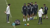 Sebelum menghadapi Melilla, Madrid mengalami kekalahan 1-5 dari Barcelona di ajang liga Spanyol 2018/2019. (REUTERS/Susana Vera)