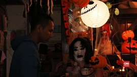 Melawan Tabu dengan Pernik Halloween