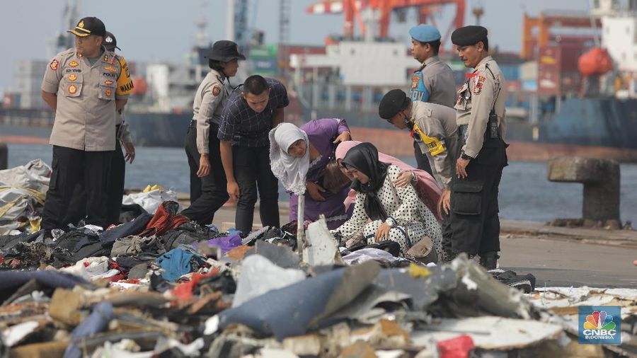 Basarnas dan tim telah menemukan puluhan identitas para korban pesawat jatuh Lion Air JT 610.