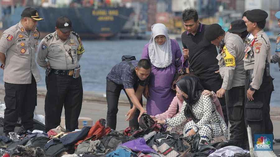 Basarnas dan tim telah menemukan puluhan identitas para korban pesawat jatuh Lion Air JT 610.