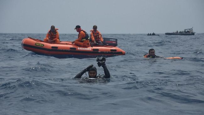 Penyelam TNI AL Temukan Badan Pesawat Lion Air JT-610