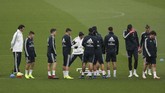 Solari mengakui suasana Real Madrid sedang tidak bagus, namun melihat semangat para pemain untuk meraih kemenangan dan memperbaiki keadaan. (REUTERS/Susana Vera)