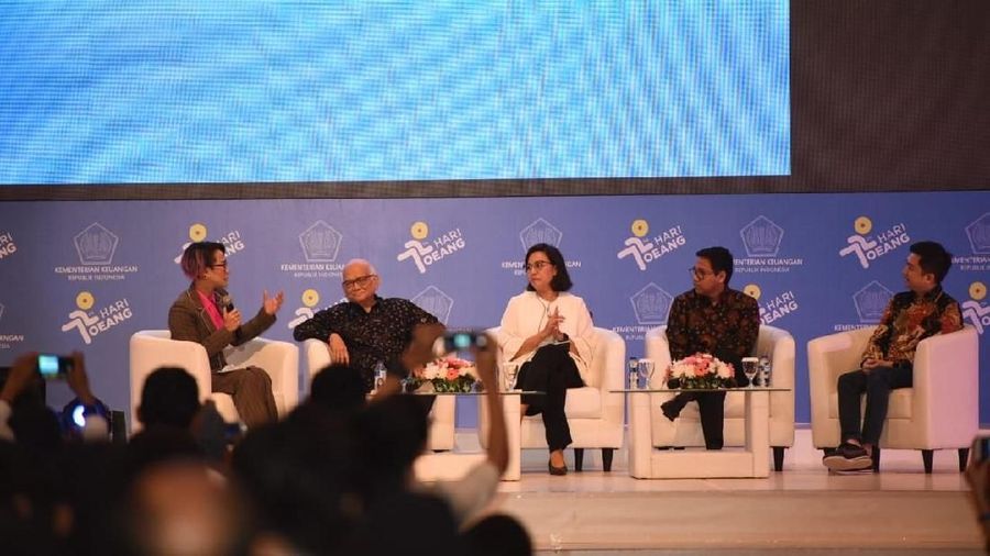 Menteri Keuangan Sri Mulyani Indrawati menjadi pembicara dalam sebuah Dialog Lintas Generasi.