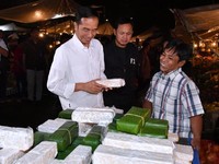 Blusukan ke Pasar Bogor, Jokowi: Harga Stabil