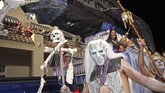 Tak hanya hantu-hantu legendaris, serial TV 'Game of Thrones' pun menjadi inspirasi parade Halloween di Florda, Amerika Serikat, bertajuk Fantasy Fest. (REUTERS/ Carol Tedesco)