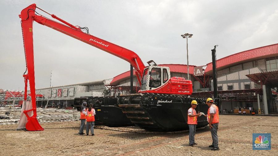 Alat berat yang dipamerkan di acara Pameran Infrastruktur. (CNBC Indonesia/Andrean Kristianto)