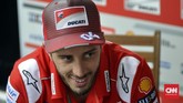 Pebalap Ducati Andrea Dovizioso tersenyum ketika menjalani wawancara. (CNN Indonesia/Haryanto Tri Wibowo)