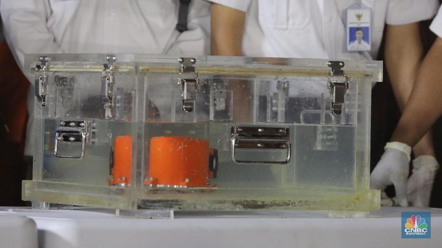 Black box ditemukan dalam kondisi utuh di kedalaman 30 meter.
