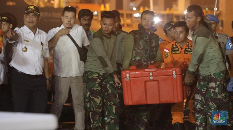 Black box ditemukan dalam kondisi utuh di kedalaman 30 meter.
