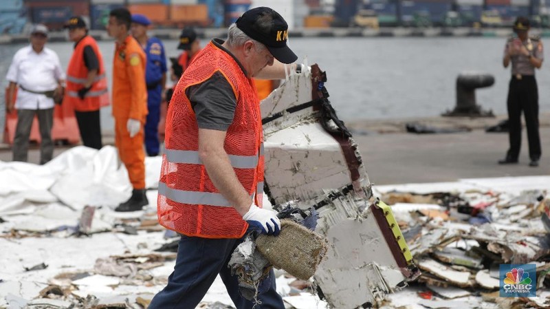 Mereka ikut menelisik serpihan dari pesawat Lion Air JT 610.