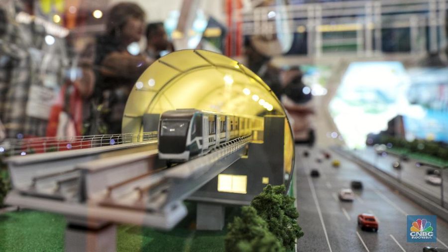 di akhir 2018, baru separuh dari proyek LRT Jabodetabek yang rampung.