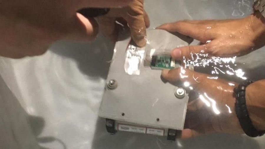 Black box yang ditemukan adalah Flight Data Recorder (FDR) yang berisi tentang data penerbangan ketinggian pesawat