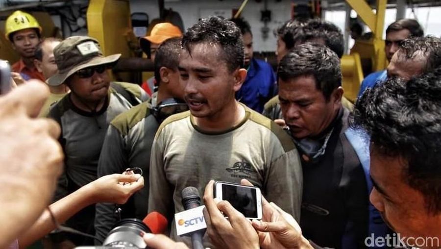 Black box yang ditemukan adalah Flight Data Recorder (FDR) yang berisi tentang data penerbangan ketinggian pesawat