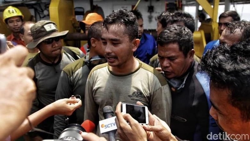 Black box yang ditemukan adalah Flight Data Recorder (FDR) yang berisi tentang data penerbangan ketinggian pesawat