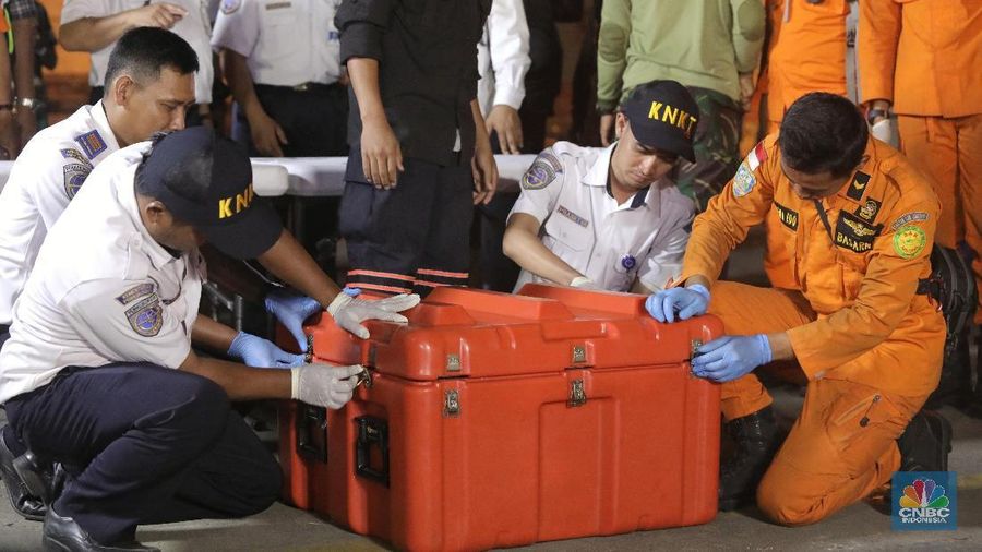 Black box ditemukan dalam kondisi utuh di kedalaman 30 meter.