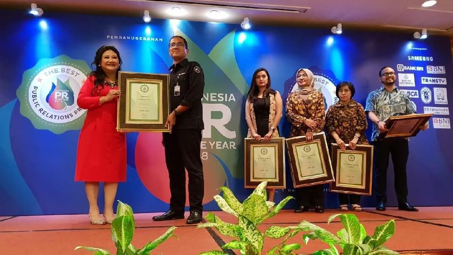 Transmedia meraih penghargaan Best of The Best Owned Media 2018 untuk program Transmedia connected.