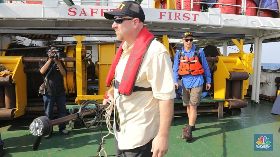 Kemarin, tim SAR berhasil menemukan Black box Flight Data Recorder (FDR) yang berisi data penerbangan, ketinggian pesawat, dan lain-lain.