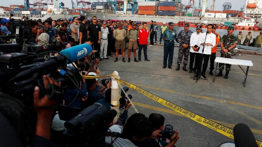 Presiden RI Joko Widodo kembali meninjau posko Basarnas di JICT Tanjung Priok,