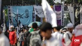 Dalam kasus pembakaran bendera, Polda Jabar telah menetapkan tiga tersangka, yakni pembawa bendera dan dua orang yang diduga membakarnya. (CNN Indonesia/Adhi Wicaksono)